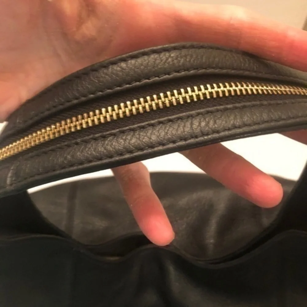 Vince camuto black leather Zoe hobo expandable bag